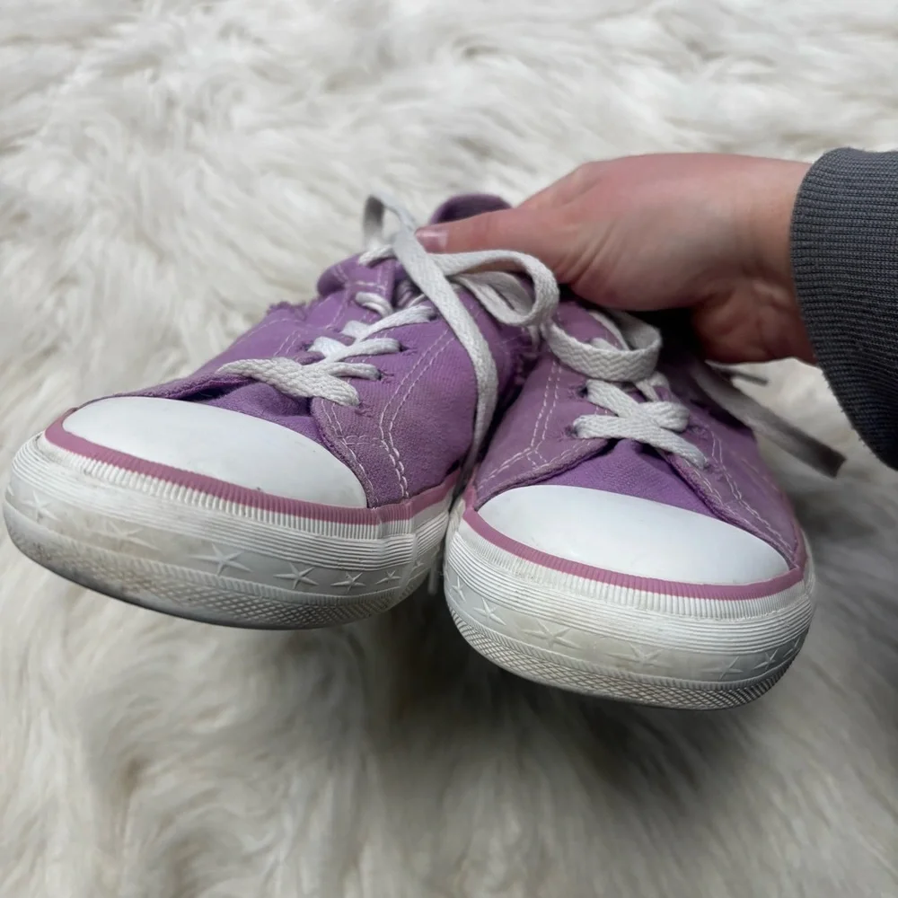 Converse “One-Star” Low Top Purple Sneakers size 8.5 Women’s